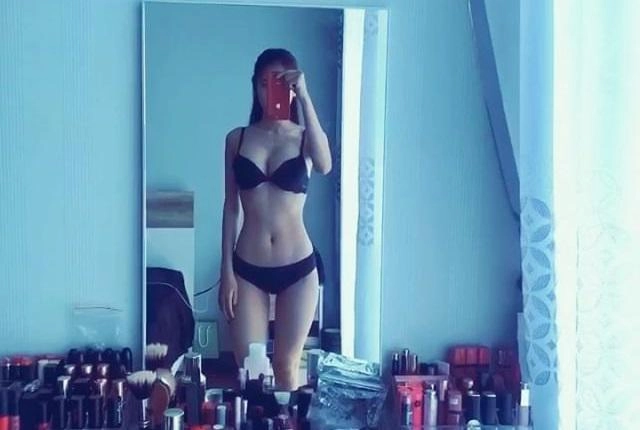 Nhìn vòng 2 nhỏ xíu của bà xã lâm vinh hải mới thấy 56cm của ngọc trinh xưa quá rồi