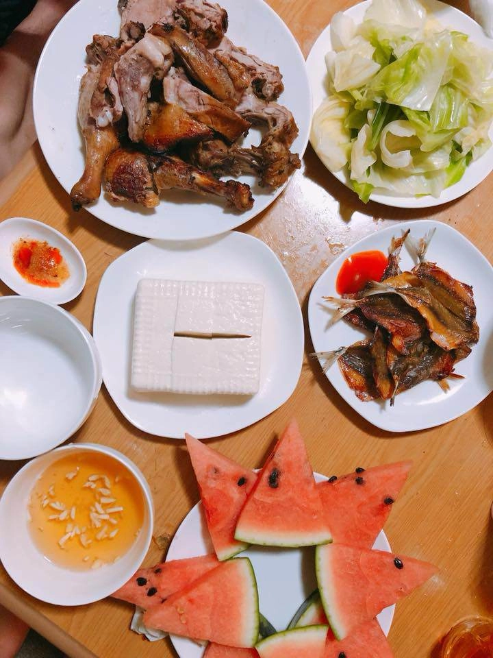 Nhờ bạn chiên xúc xích chàng trai ám ảnh với kết quả còn dân mạng cười muốn tắt thở