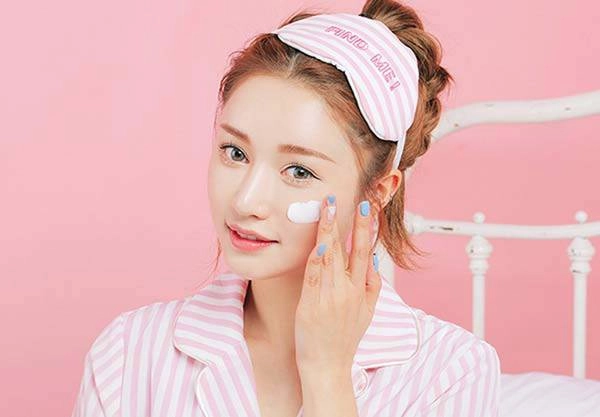 Những bảo bối mỹ phẩm nhất định phải có trong túi xách mùa hè