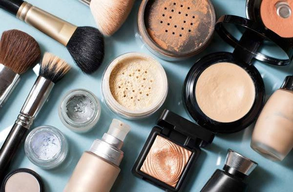 Những bảo bối mỹ phẩm nhất định phải có trong túi xách mùa hè