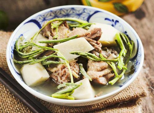 Những cách làm vịt om sấu tuyệt ngon cho ngày hè ai ăn cũng thích mê