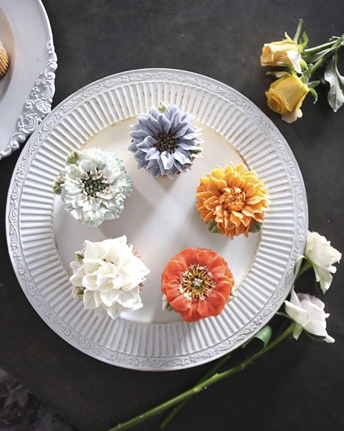 Những chiếc bánh hoa kem bơ đẹp nhường này bạn có nỡ ăn không