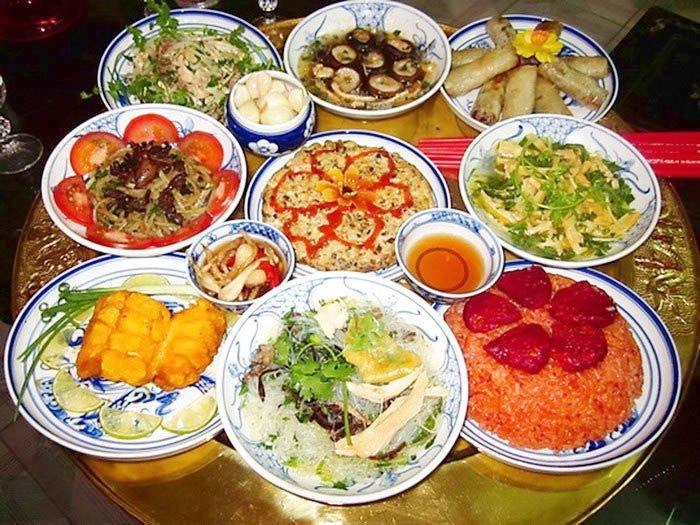 Những kiêng kỵ trong mâm cỗ cúng gia tiên rằm tháng giêng và giờ cúng tốt nhất