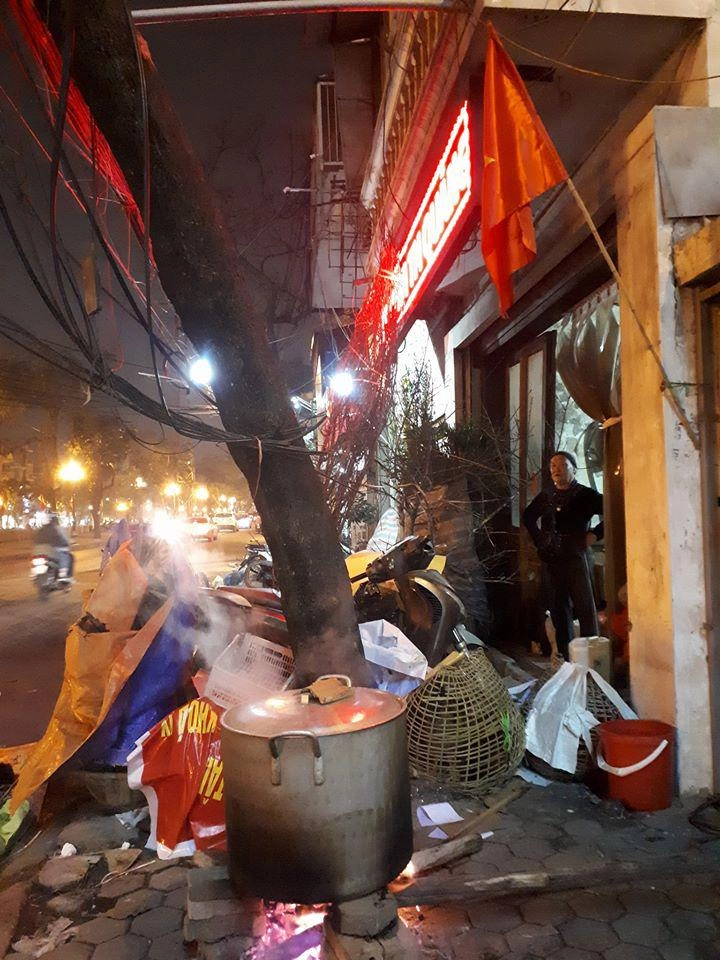 Nồi bánh chưng giản dị bất ngờ được chia sẻ nhiều nhất ngày hôm nay