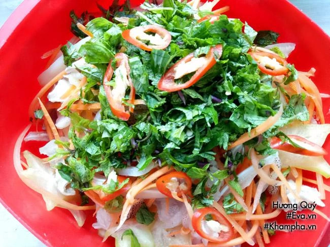 Nộm sứa tai heo giòn sần sật ai ăn cũng phải gật đầu khen ngon