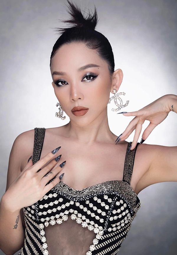Nữ ca sĩ u40 có làn da căng mướt như tuổi đôi mươi nhờ bí quyết chăm sóc đáng tham khảo