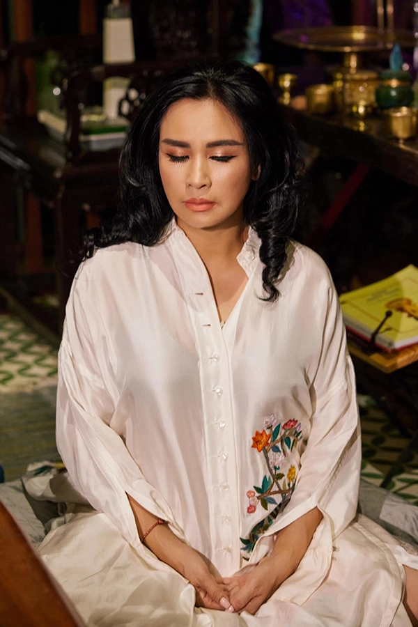 Nữ nsnd diva nhạc việt ở tuổi u60 vẫn có làn da căng bóng nhờ bí quyết ít ai biết