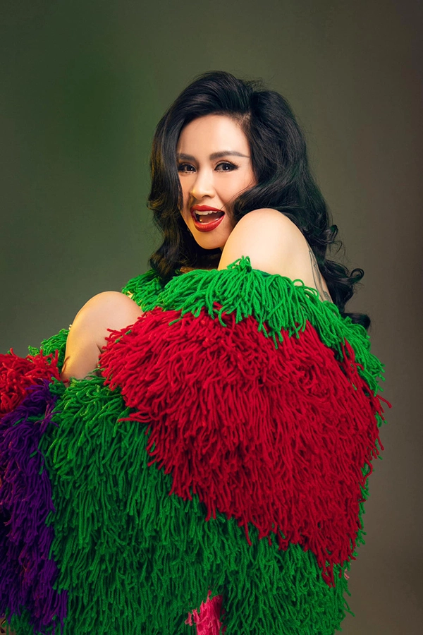 Nữ nsnd diva nhạc việt ở tuổi u60 vẫn có làn da căng bóng nhờ bí quyết ít ai biết