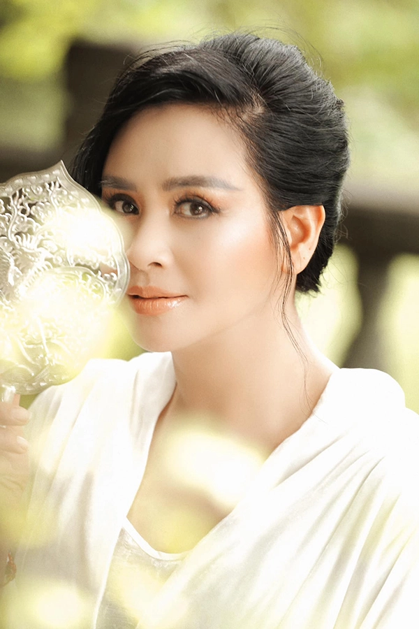 Nữ nsnd diva nhạc việt ở tuổi u60 vẫn có làn da căng bóng nhờ bí quyết ít ai biết