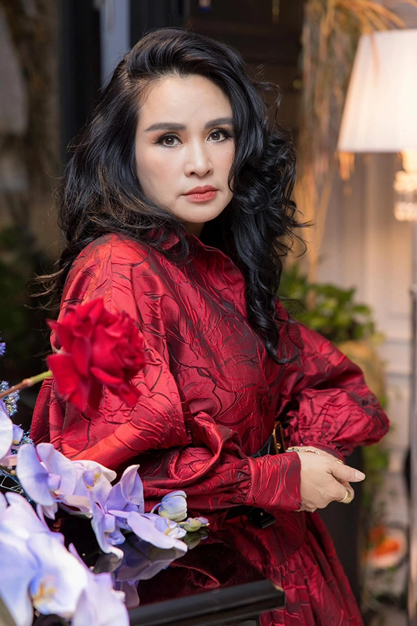 Nữ nsnd diva nhạc việt ở tuổi u60 vẫn có làn da căng bóng nhờ bí quyết ít ai biết