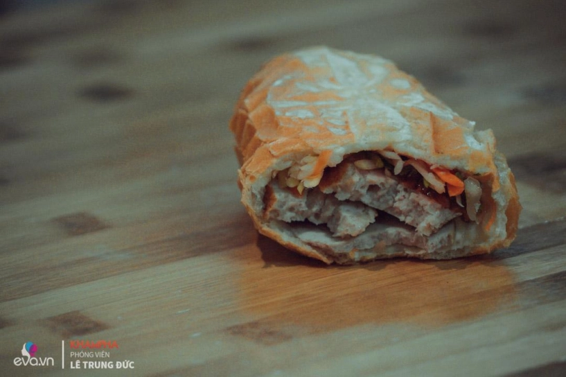Ông bố u60 làm bánh mì chả ngon nức tiếng bán được nghìn chiếcngày