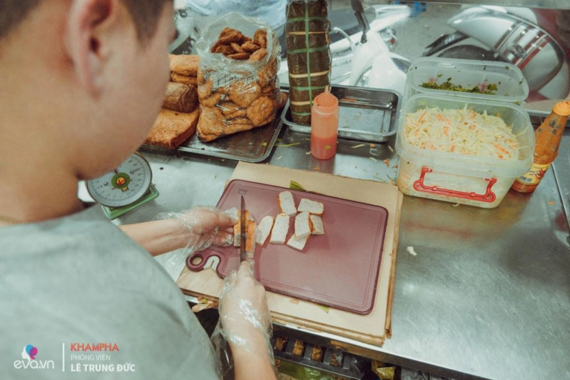 Ông bố u60 làm bánh mì chả ngon nức tiếng bán được nghìn chiếcngày