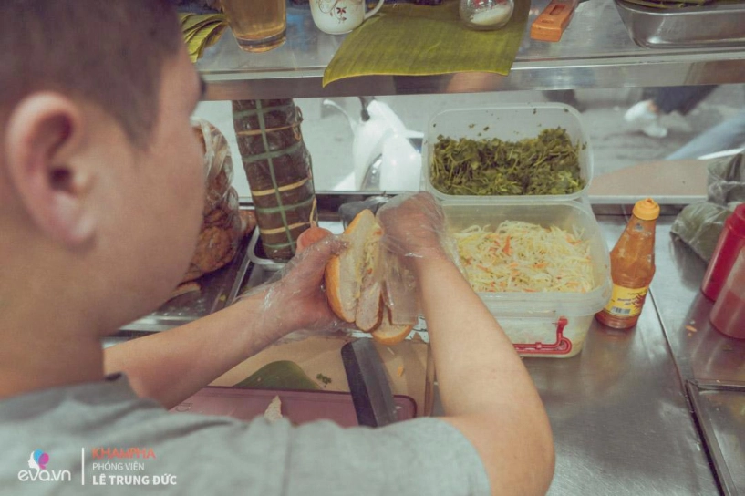 Ông bố u60 làm bánh mì chả ngon nức tiếng bán được nghìn chiếcngày