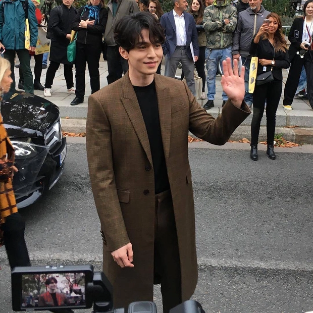 Phạm băng băng chuẩn men vẫn đẹp không ai sánh bằng tại paris fashion week