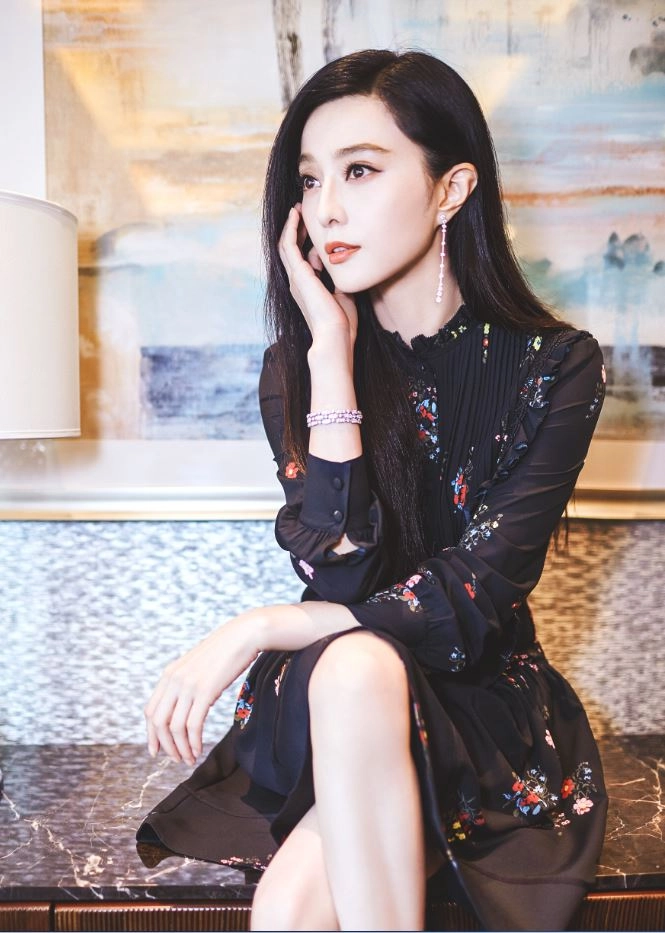 Phạm băng băng một năm đắp 700 chiếc mặt nạ nhưng hàng ngày chỉ toàn mặc váy giá rẻ