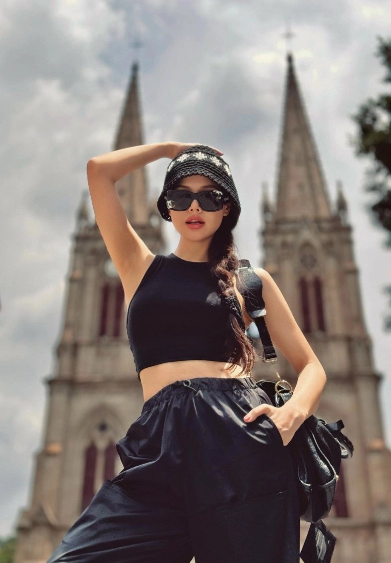 Phanh lee sau 4 năm làm dâu hào môn từng không dám mặc bikini nay tự tin hở khoe dáng gái 2 con