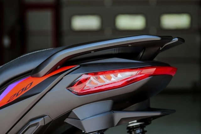 Piaggio việt nam giới thiệu 3 mẫu xe mới của thương hiệu aprilia và moto guzzi