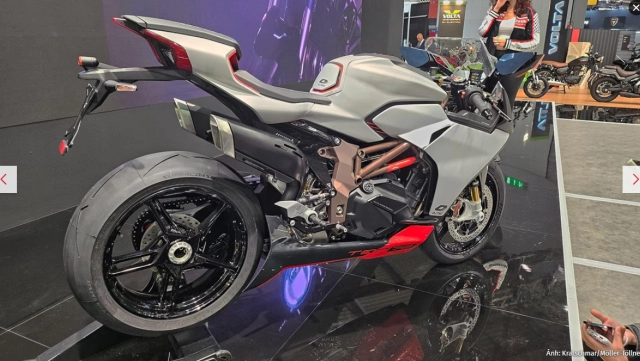 Qjmotor srk 900 rr và srk 1000 rc trình làng - sử dụng công nghệ của mv agusta