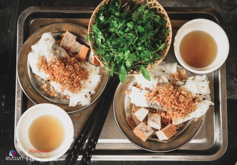 Quán bánh cuốn gia truyền 60 năm độc nhất vô nhị ở hà nội nhờ có nguyên liệu này