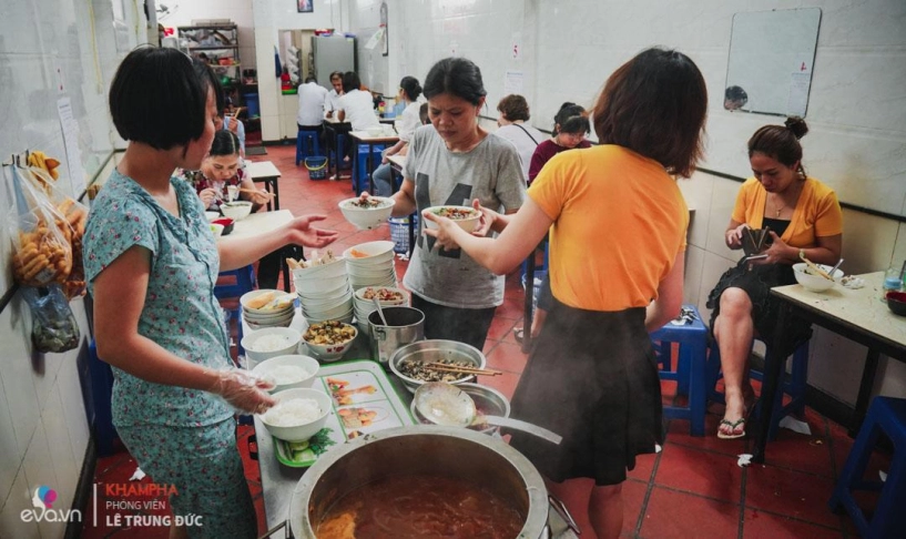 Quán bún ốc tóp mỡ hơn 40 năm độc đáo nhất hà nội ngày cuối tuần bán gần nghìn bát