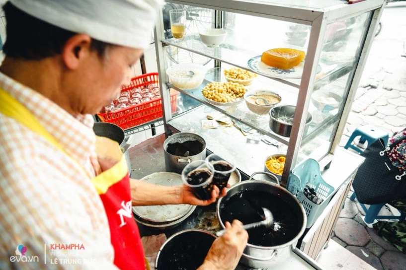 Quán chè truyền thống ngô thì nhậm hơn 30 năm dung dị gìn giữ phong vị xưa của người hn