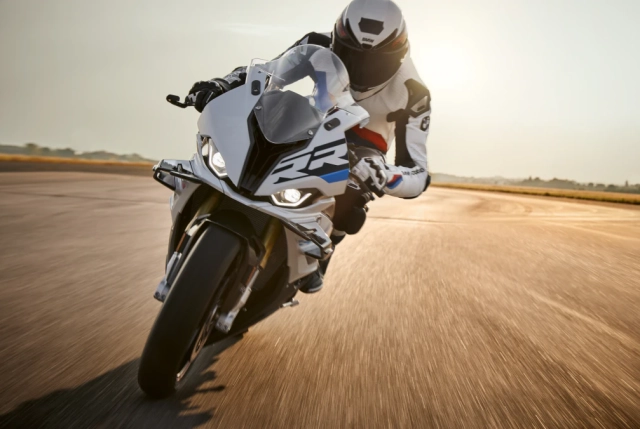 S1000rr 2024 màu trắng light white m motorsport hiện đang mở bán tại thái lan