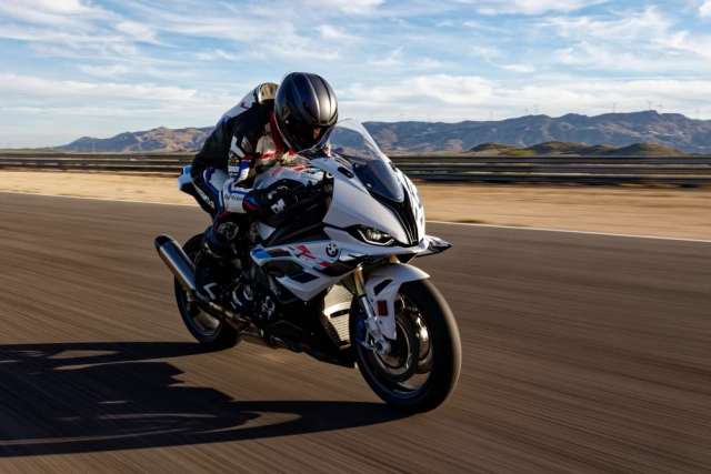 S1000rr 2024 màu trắng light white m motorsport hiện đang mở bán tại thái lan
