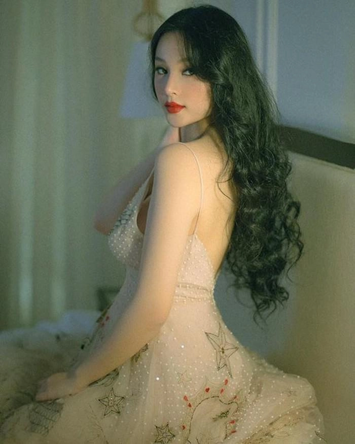 Sắc vóc gợi cảm của dàn hot girl dù con cái đuề huề vẫn xinh mòn con mắt