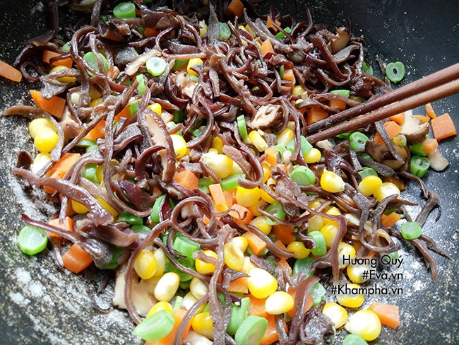 Sáng làm xôi chiên nhân thịt bằm mang đi nhanh gọn con kịp vào học chồng kịp giờ làm