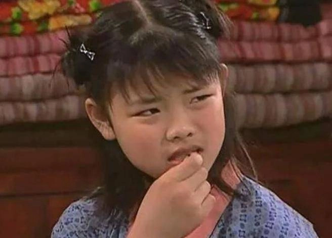 sao nhí xấu nhất màn ảnh dậy thì thành công nhan sắc hiện tại và quá khứ như đập đi xây lại