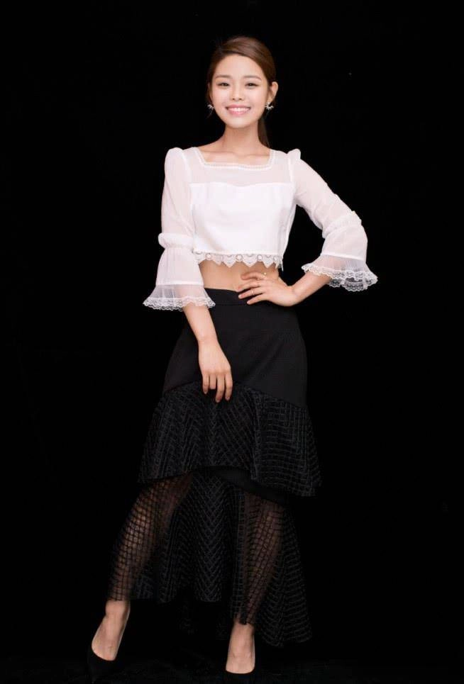 sao nhí xấu nhất màn ảnh dậy thì thành công nhan sắc hiện tại và quá khứ như đập đi xây lại