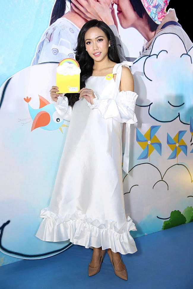 Sao việt mặc xấu tuần qua angela phương trinh muốn đổi gió nhưng thất bại toàn tập
