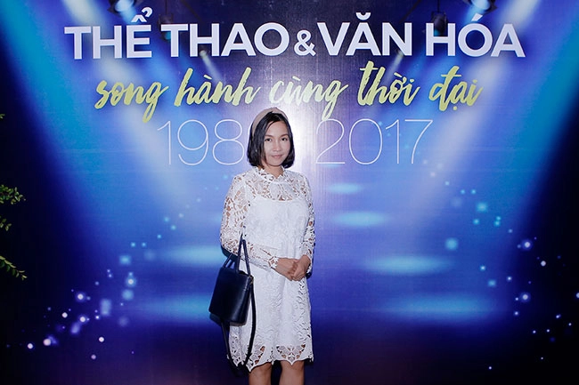Sao việt mặc xấu tuần qua diva mỹ linh cố cưa sừng làm nghé nhưng thất bại
