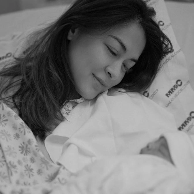 Sau 10 tiếng đau đẻ ai ngờ nhan sắc của mỹ nhân đẹp nhất philippines lại thành ra thế này