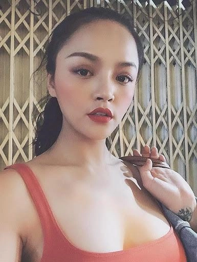 Sau bao lâu cũng đã tìm ra mỹ nhân cằm xuyên thủng vạn vật soán ngôi minh hằng