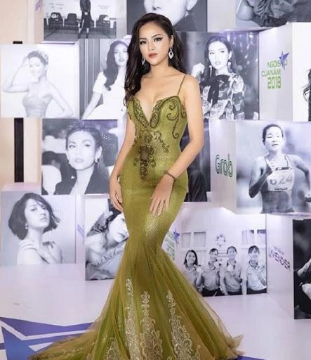 Sau bao lâu cũng đã tìm ra mỹ nhân cằm xuyên thủng vạn vật soán ngôi minh hằng