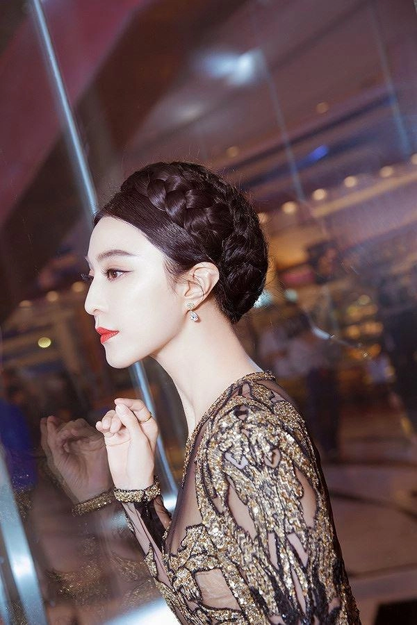 Sau lùm xùm đời tư phạm băng băng xuất hiện với diện mạo khác lạ nghi dao kéo đổi vận