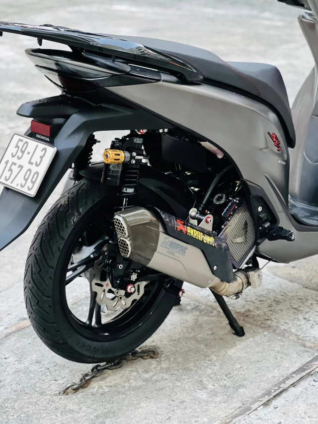 Sh độ khẩu pháo kịch độc của chiếc xe adventure đình đám nhà ducati