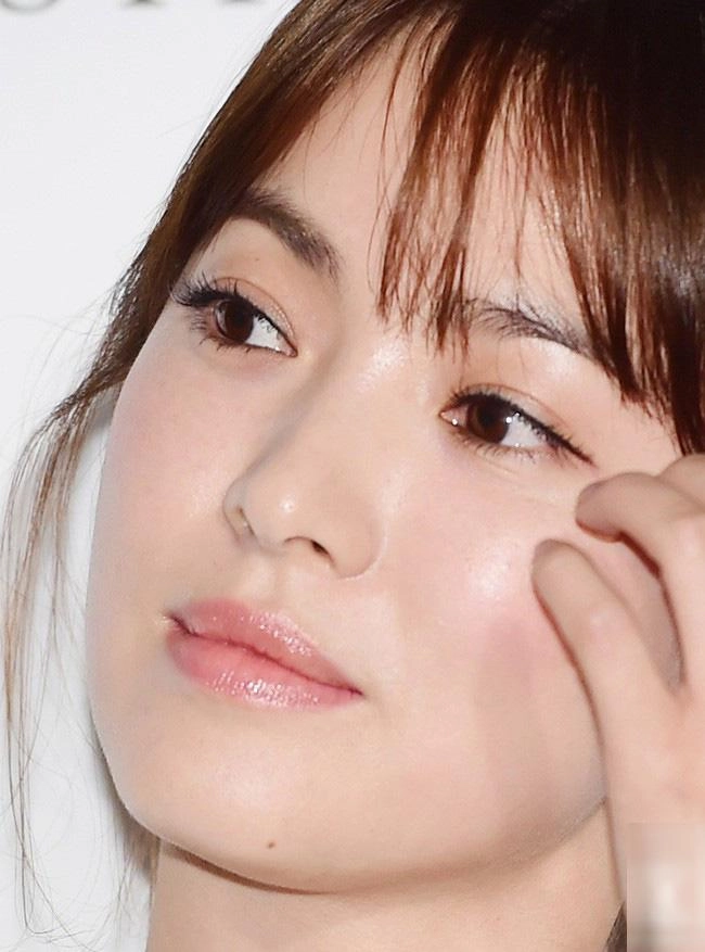 Shock trước hình ảnh soi kỹ làn da của song hye kyo ai nấy đều chẳng nói nên lời bởi