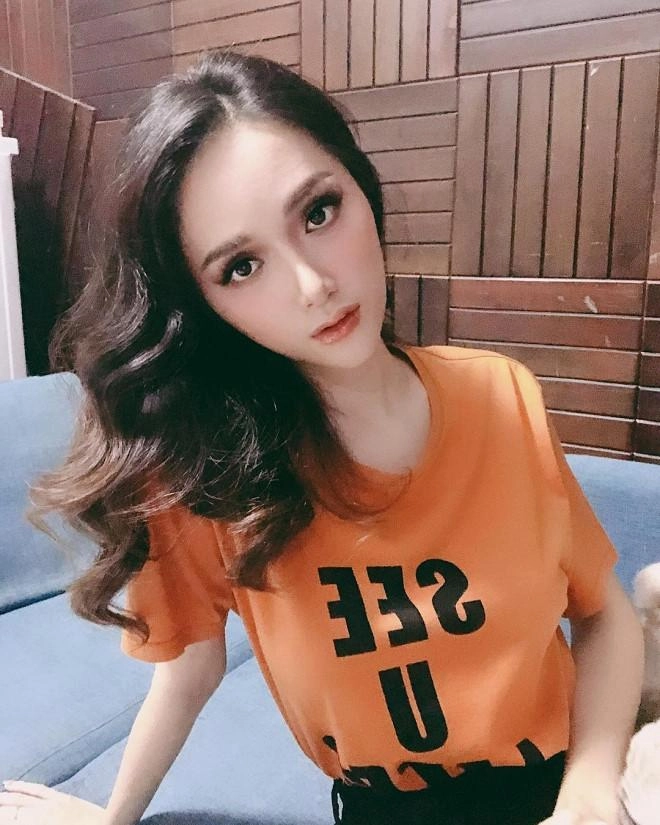Sở hữu vòng eo siêu nhỏ lấn át cả ngọc trinh hương giang vướng phải nghi vấn cắt xương sườn