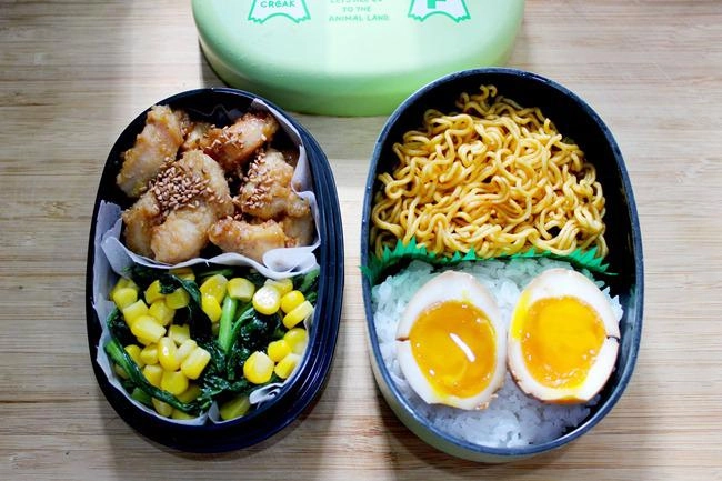 Sống ở mỹ nhưng 9x vẫn trổ tài đảm đang với những hộp cơm trưa toàn món việt