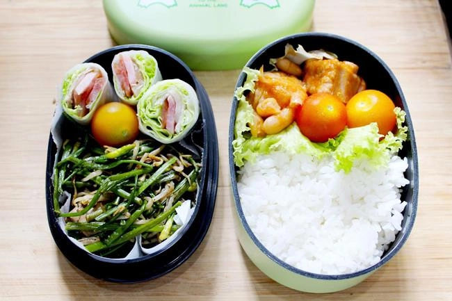 Sống ở mỹ nhưng 9x vẫn trổ tài đảm đang với những hộp cơm trưa toàn món việt