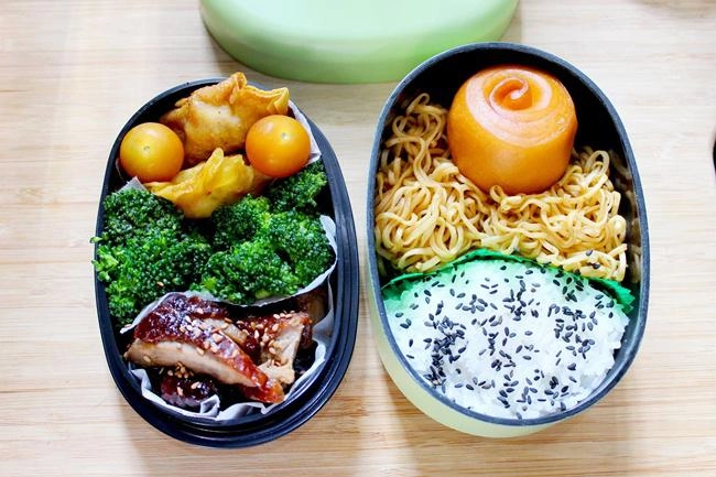 Sống ở mỹ nhưng 9x vẫn trổ tài đảm đang với những hộp cơm trưa toàn món việt
