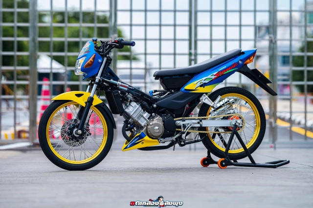 Sonic độ tự tin vạch áo khoe lưng để lộ cây trợ lực đến từ nước áo