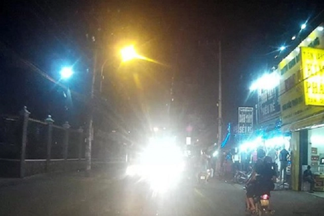 Sử dụng đèn pha fa sai cách nguy hại như thế nào khi tham gia giao thông