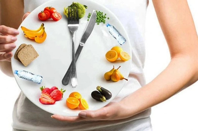 Sự khác biệt giữa người nhịn ăn cơm và người ăn đầy đủ để giảm cân kết quả khiến nhiều chị em sửng sốt