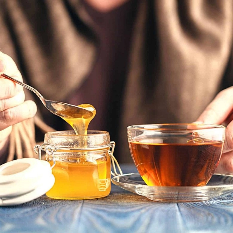 Sự khác biệt giữa uống mật ong và đắp lên mặt cách nào giúp da dẻ láng mịn trắng sáng không tì vết