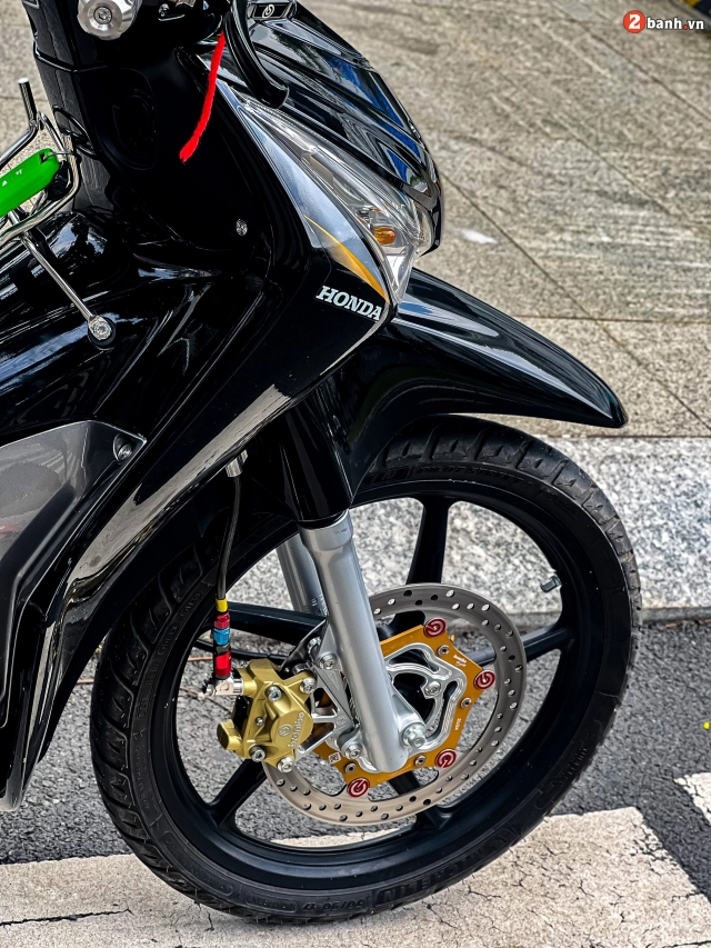 Tại sao heo 2 piston đối xứng lại thắng ăn hơn so với heo 2 piston một bên