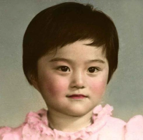 Tái xuất cbiz với sắc vóc đẹp khó cưỡng ai ngờ từ bé phạm băng băng đã xinh thế này