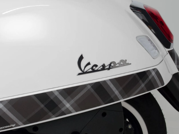 Tăng độ màu mè cho vespa với bộ decal tùy chỉnh từ uniracing vừa ra mắt